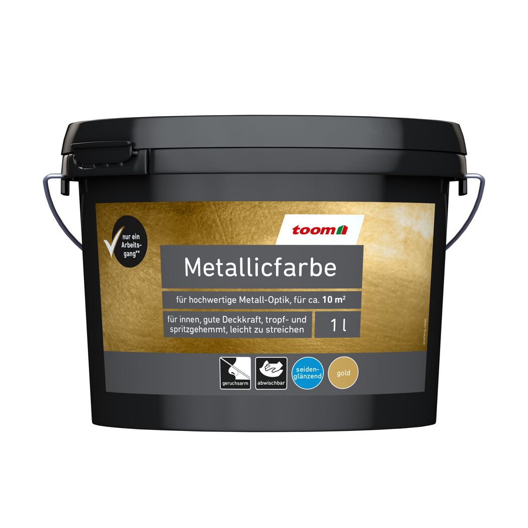 Goldene Metallicfarbe im Farbeimer