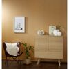 Wohnzimmer mit kupferfarbener Wand
