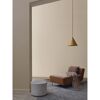 Wohnzimmer mit beiger Wandfarbe und brauner Liege