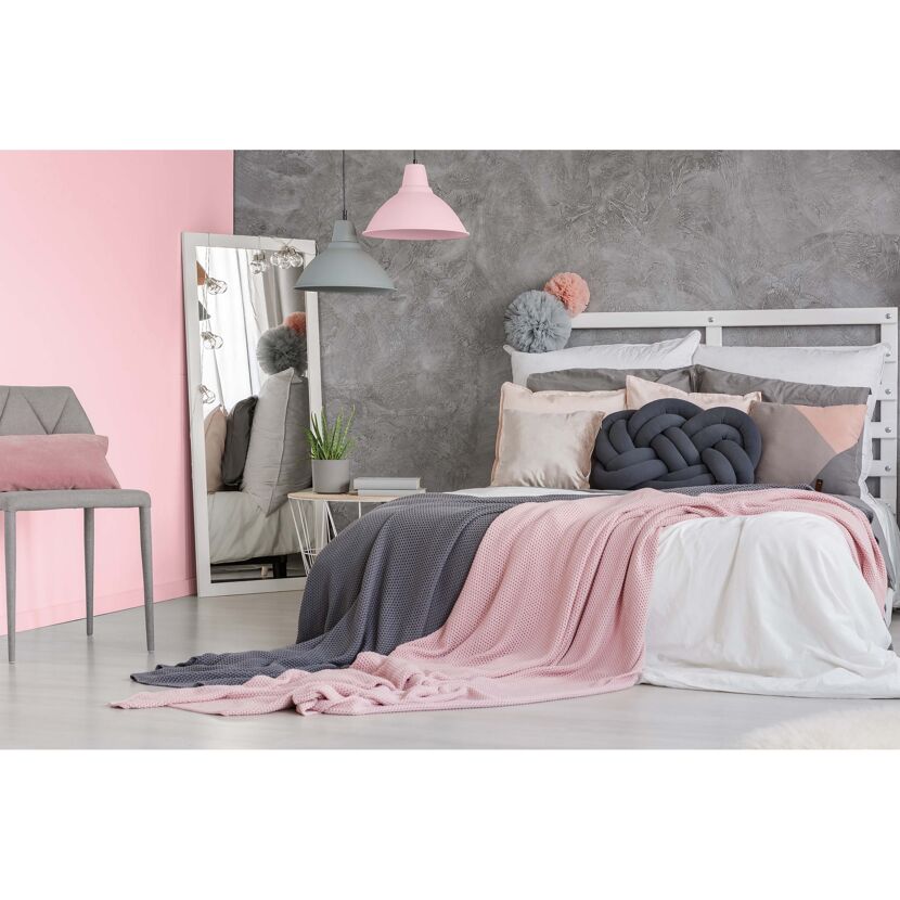 Modernes Schlafzimmer in Rosa und Grau