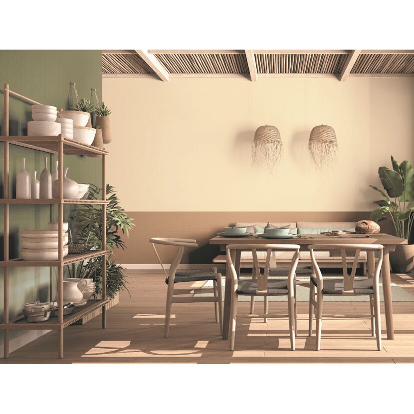 Esszimmer mit Holztisch, Stühlen, Sofa und Regalen