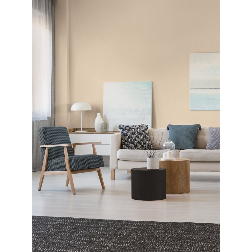 Wohnzimmer mit beiger Wandfarbe