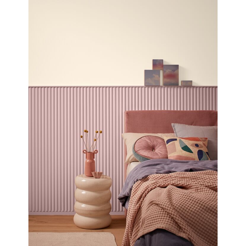 Gemütliches Schlafzimmer in Rosa und Beige