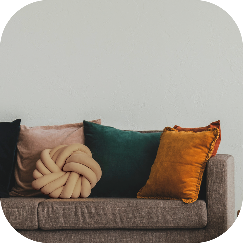 Sofa mit Kissen