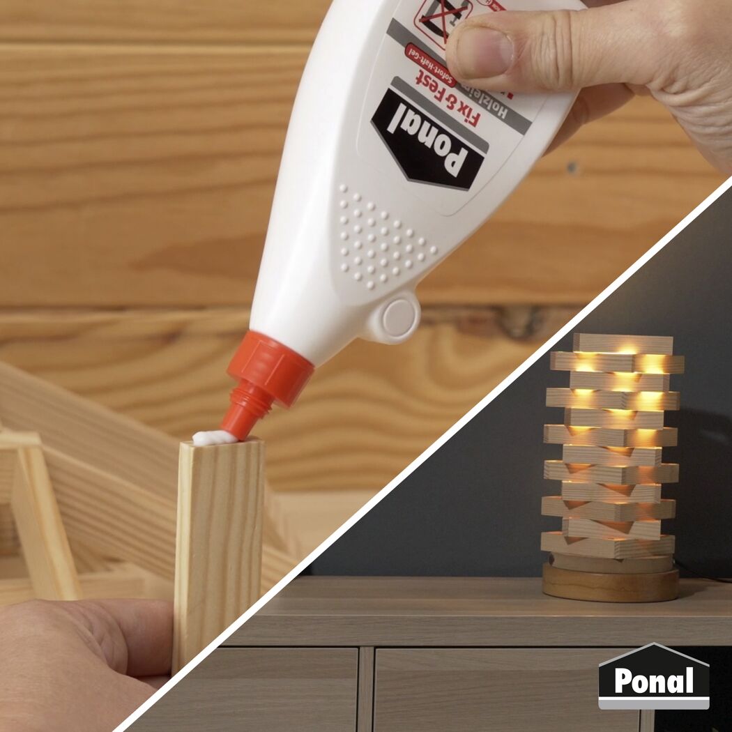 Person baut eine Holzlampe mit Ponal Holzleim.