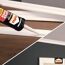 Person verwendet Pattex Montagekleber