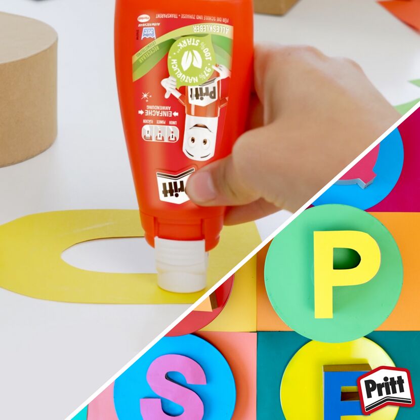 Hand klebt mit Pritt Stift gelbes Papier