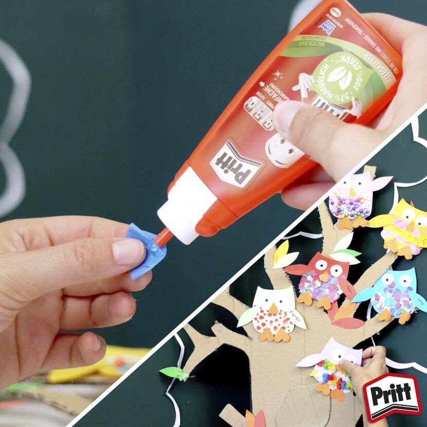 Person klebt Papier mit Pritt Alleskleber.