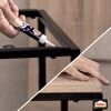 Person klebt Holz mit Pattex Alleskleber