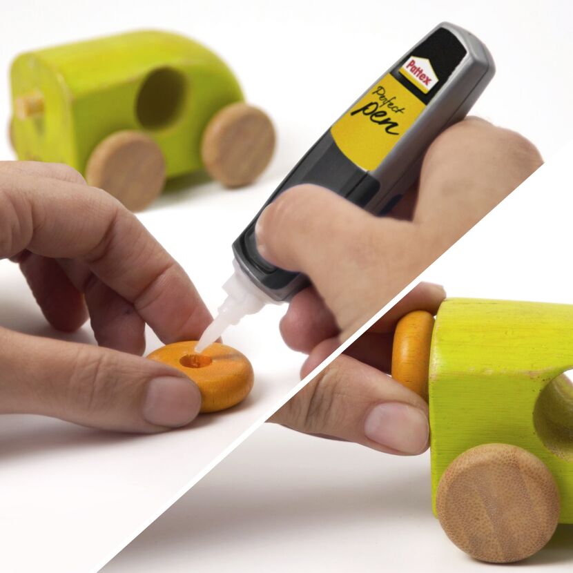 Person klebt ein Holzspielzeug mit Pattex Perfect Pen.