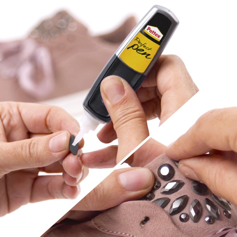 Person klebt Schmuckstein mit Pattex Perfect Pen auf Schuh