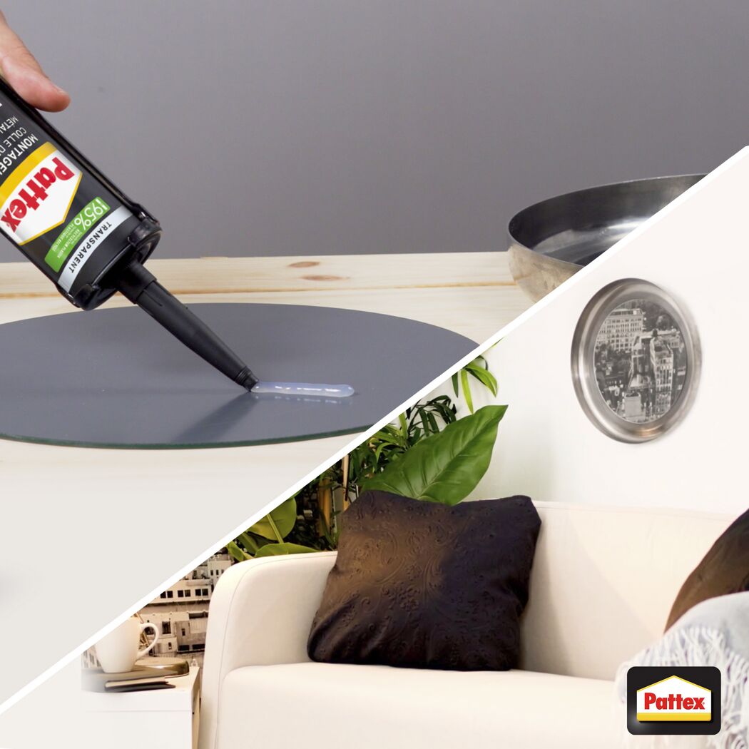 Person klebt ein Bild mit Pattex Montagekleber an die Wand.