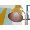 Senfgelbe Schreibtischlampe mit roségoldenem Lampenschirm