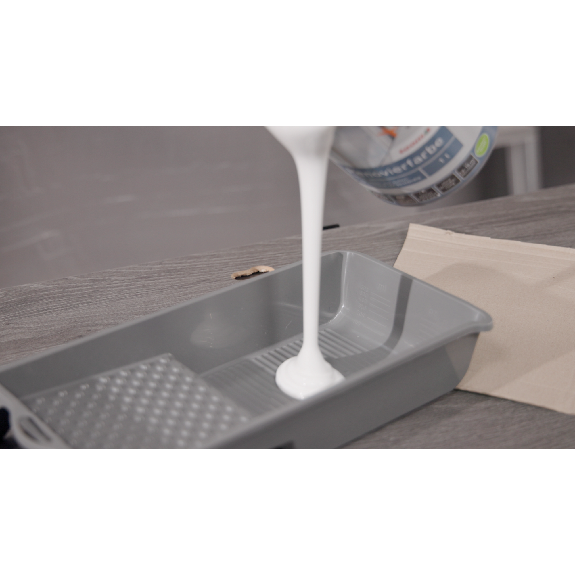 Renovierfarbe für Fenster und Türen reinweiß seidenmatt 1 l