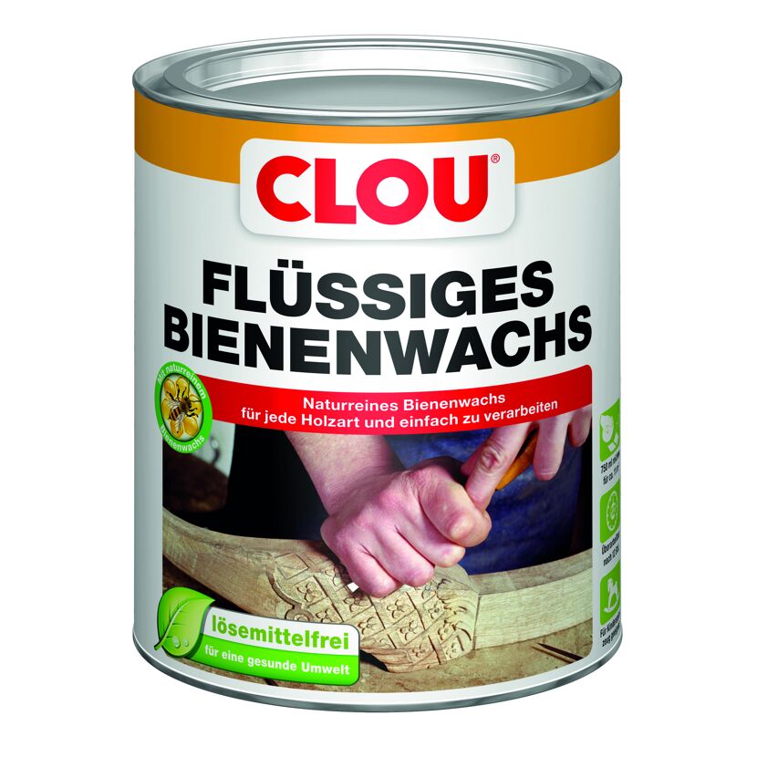 Flüssiges Bienenwachs von Clou, Person bearbeitet Holz mit einem Stechbeitel