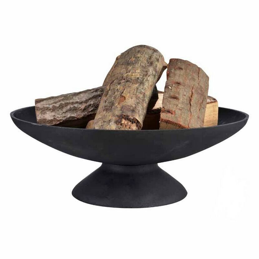 Guss-Feuerstelle mit Holzscheiten