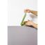 Person klebt FrogTape ab