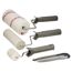 Drei Farbroller, ein Cuttermesser und drei Walzengriffe