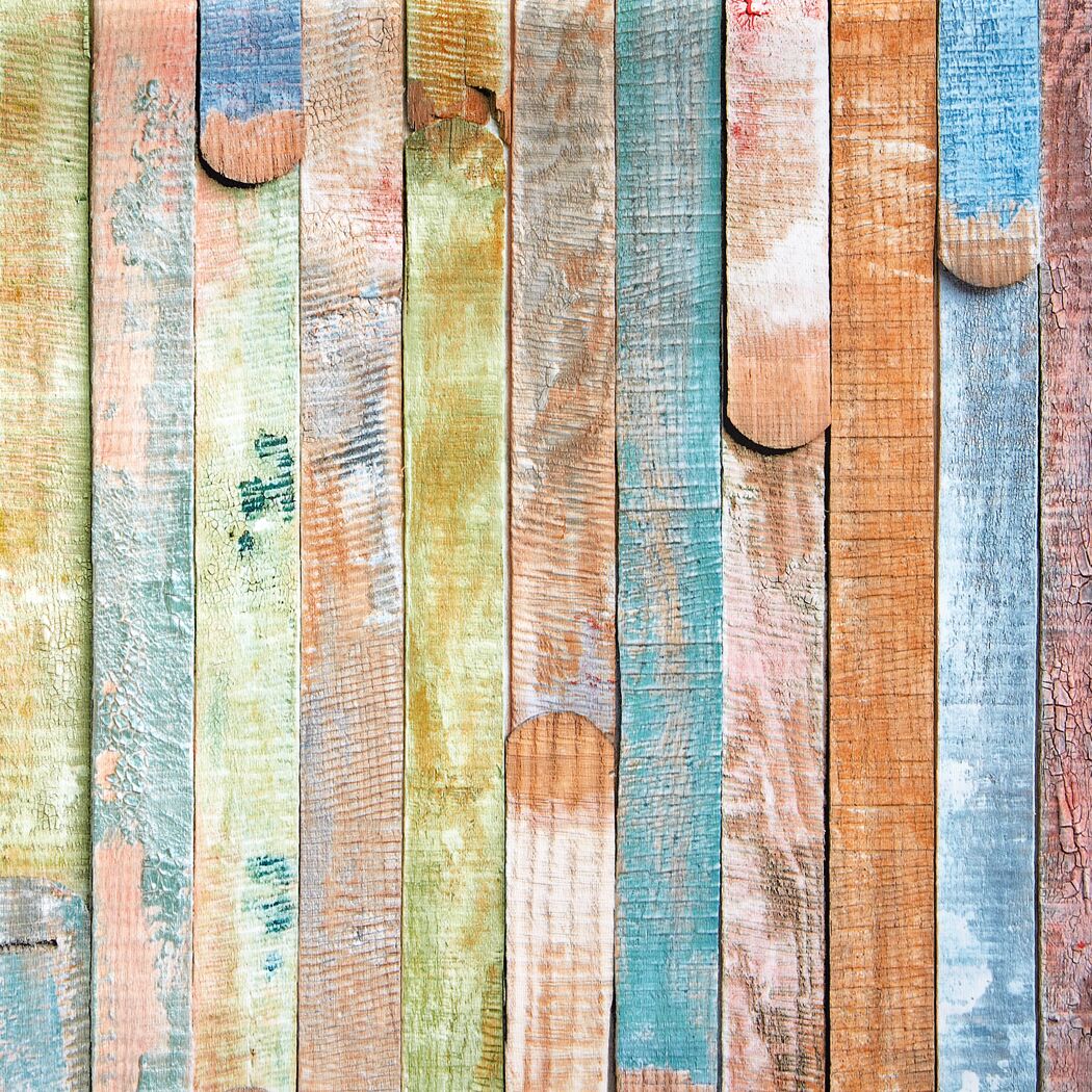Bunte Holzbretter nebeneinander