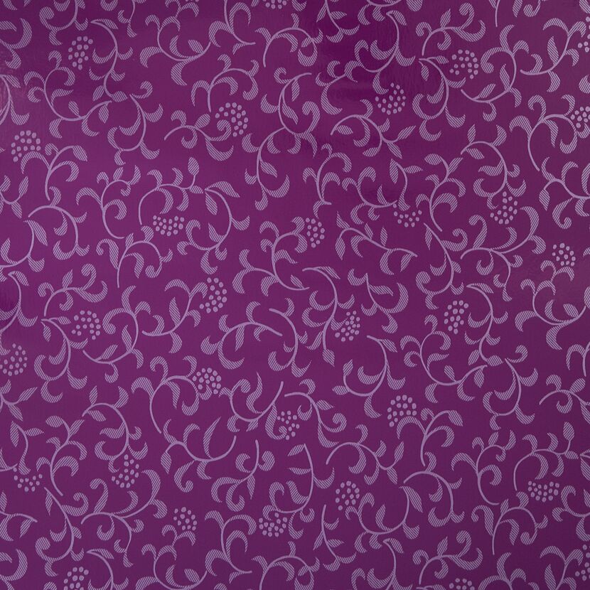 Violette Klebefolie mit hellviolettem Rankenmuster