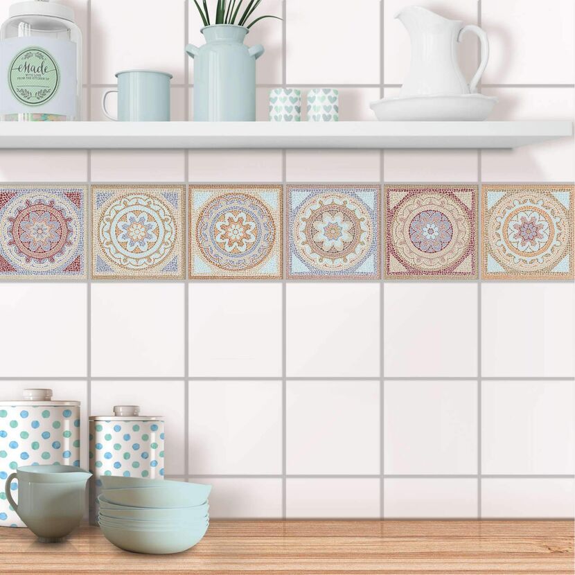 Mehrfarbige Fliesenaufkleber im Mosaik-Stil