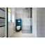 Modernes Badezimmer mit Toilette und Duschkabine
