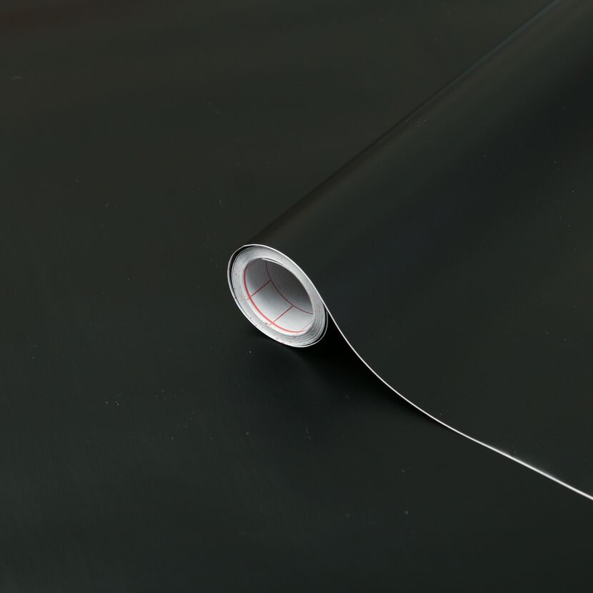 Schwarze Klebefolie aufgerollt