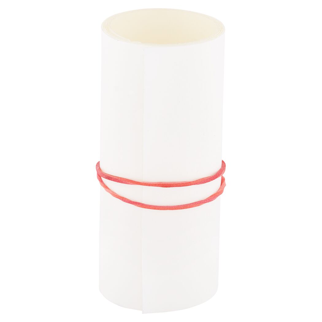 Weiße Klebebandrolle mit rotem Gummiband