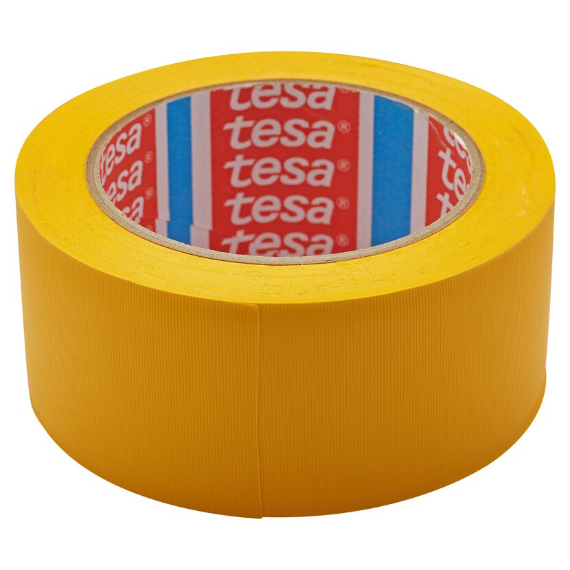 Eine Rolle gelbes tesa Abdeckband.