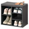 Grauer Schuhschrank mit Schuhen und Schuhspannern
