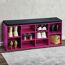 Pinker Schuhschrank mit Schuhen und Tasche