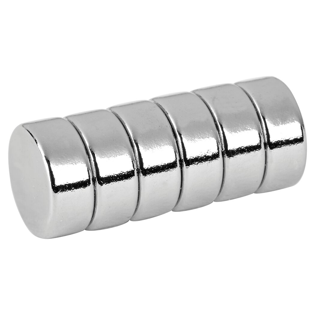 Sechs runde silberglänzende Magnete