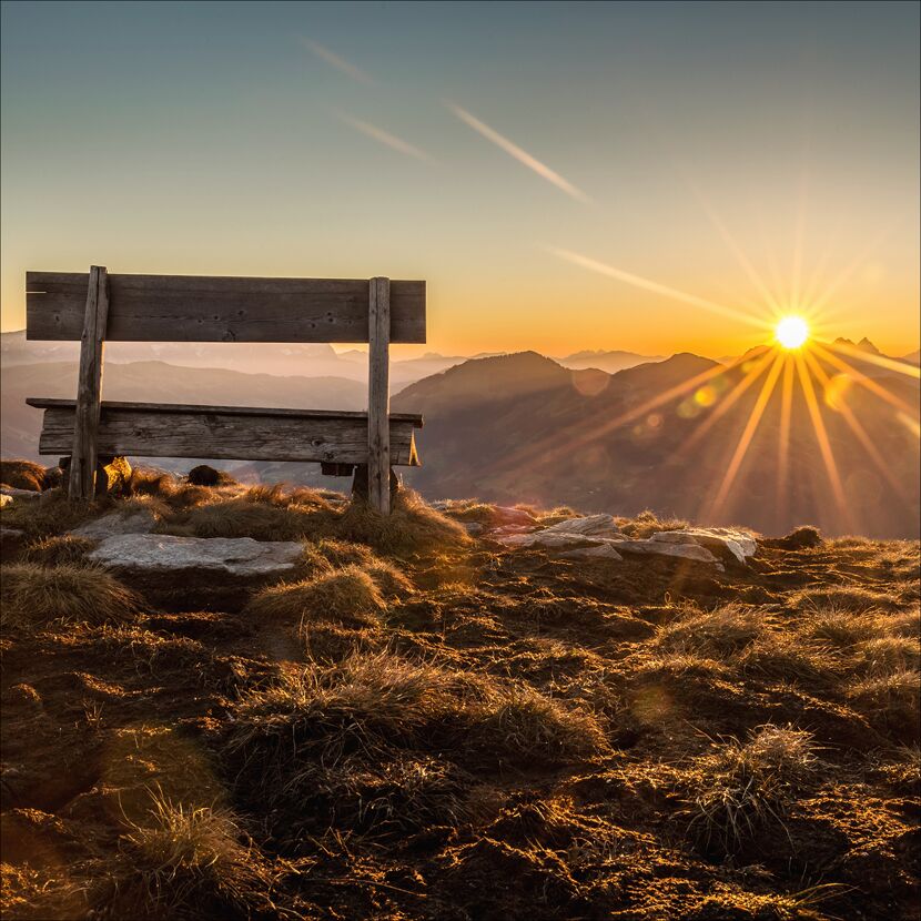 Glasbild 'Bench & Horizon' mehrfarbiger Digitaldruck 30 x 30 cm