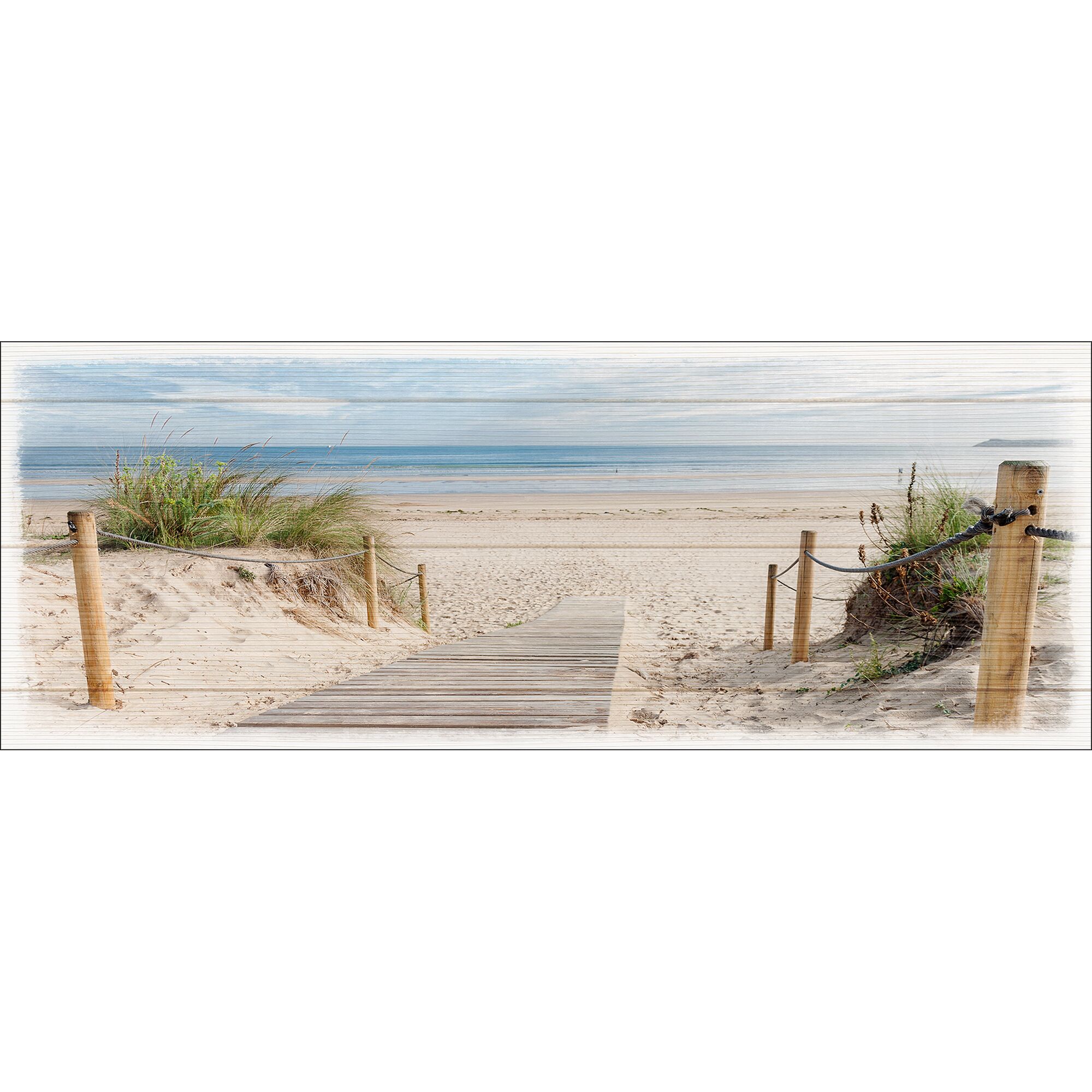 Holzsteg führt über Düne zum Strand
