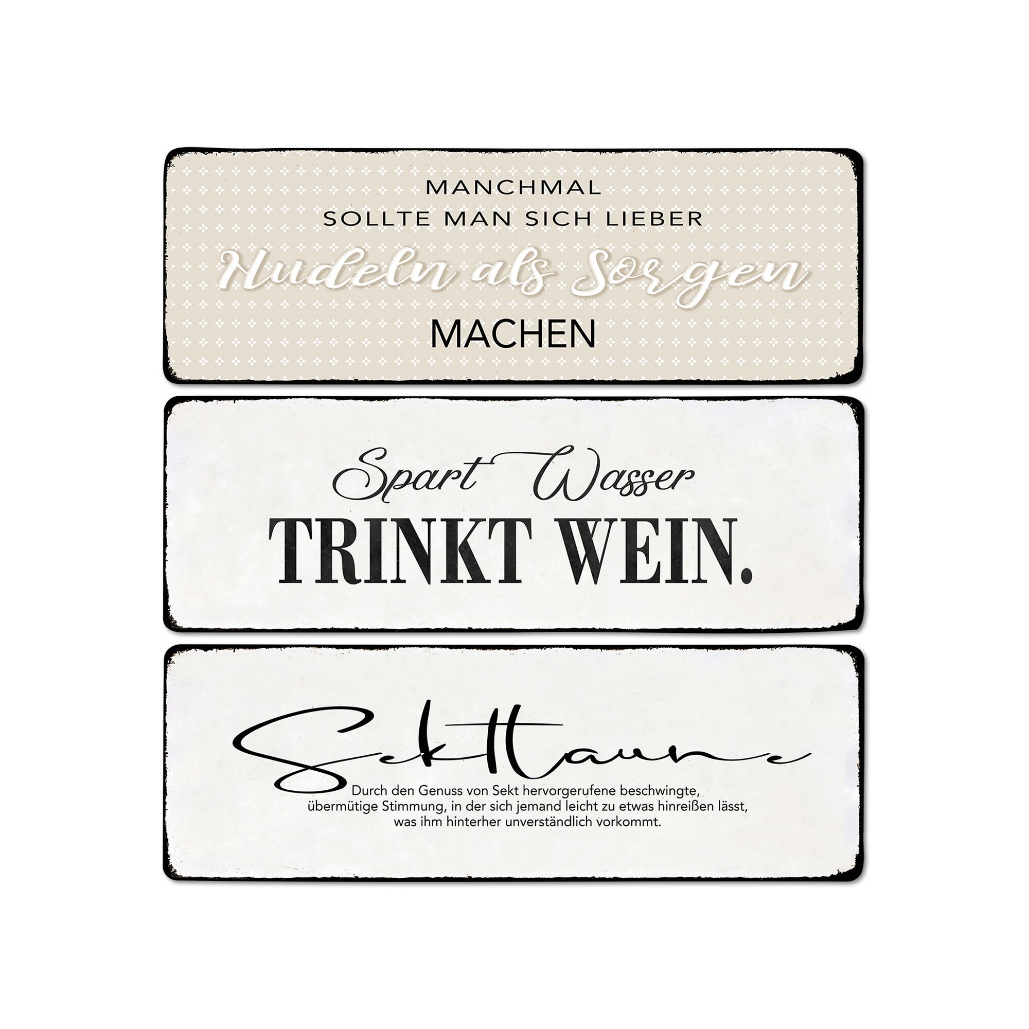 Drei Schilder mit Aufschriften über Nudeln, Wein und Sekt.