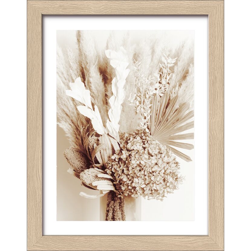 Getrockneter Blumenstrauß in Beige- und Weißtönen