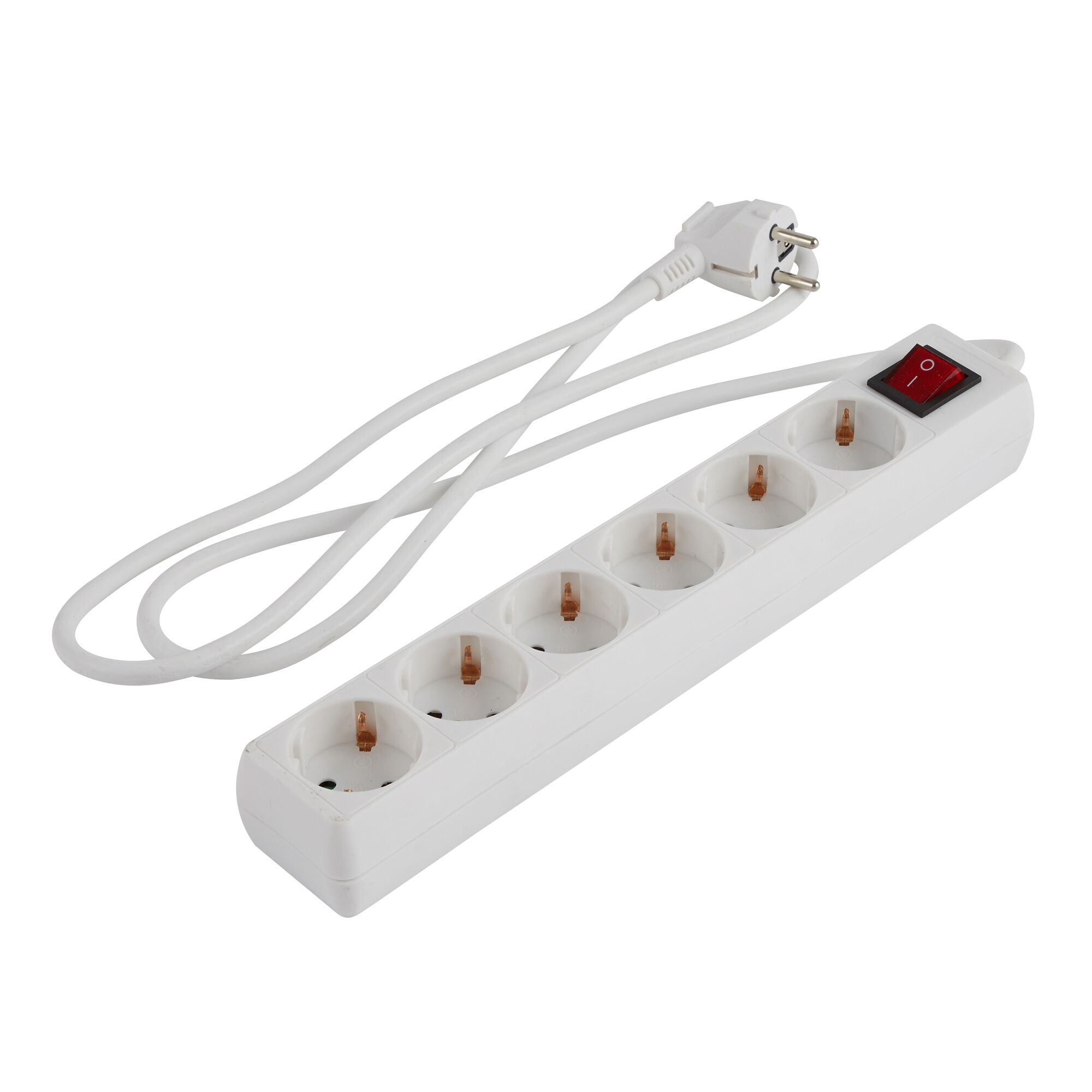 Weiße Steckerleiste mit sechs Steckplätzen und Schalter.