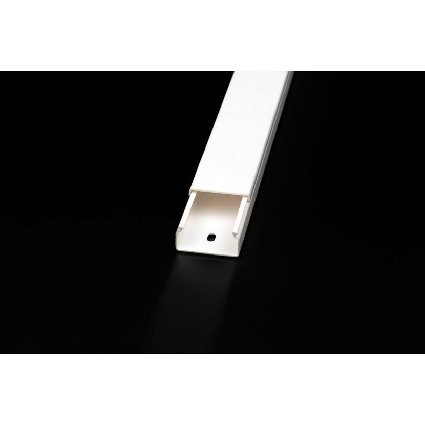 Weißer Kabelkanal 30 x 15 mm