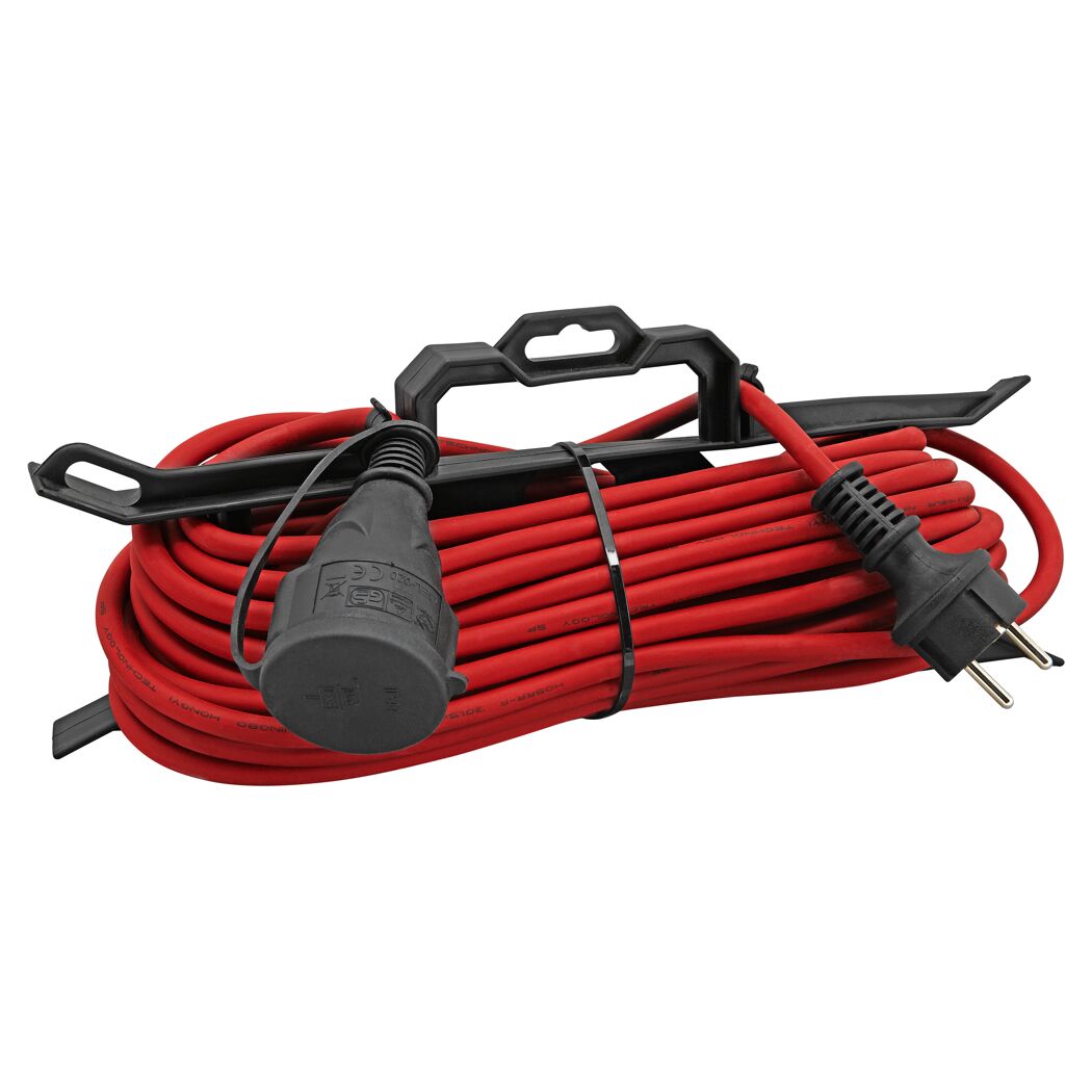 Aufgerolltes rotes Verlängerungskabel mit schwarzem Stecker und schwarzer Kupplung