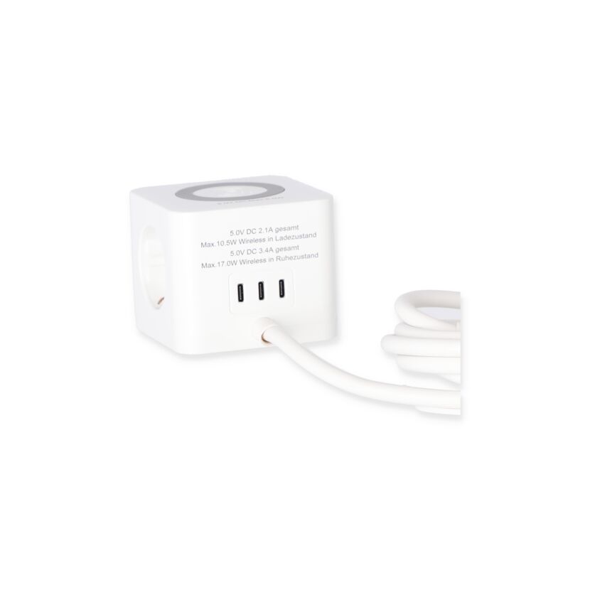 Weißer Steckdosenwürfel mit USB-Anschlüssen und Ladekabel