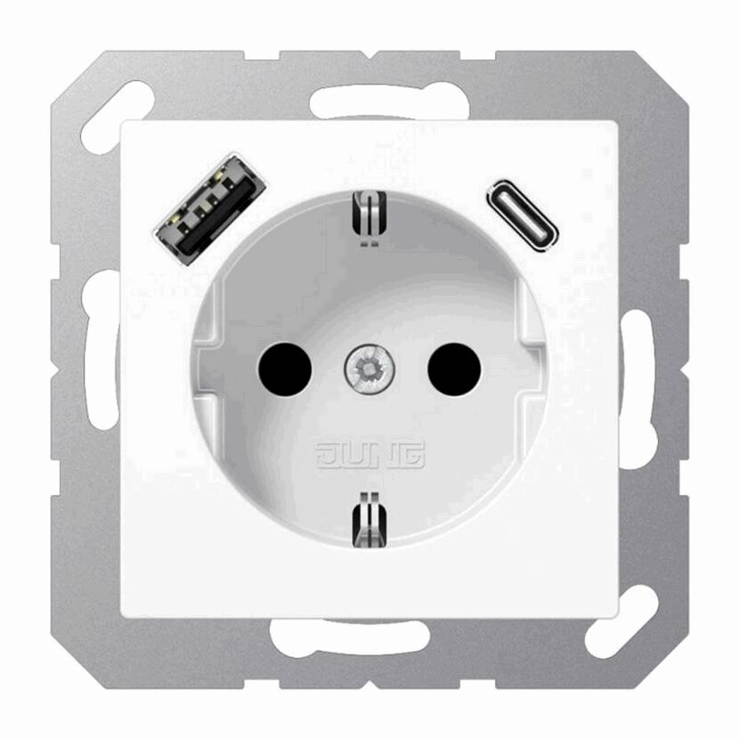Weiße Steckdose mit zwei USB-Anschlüssen