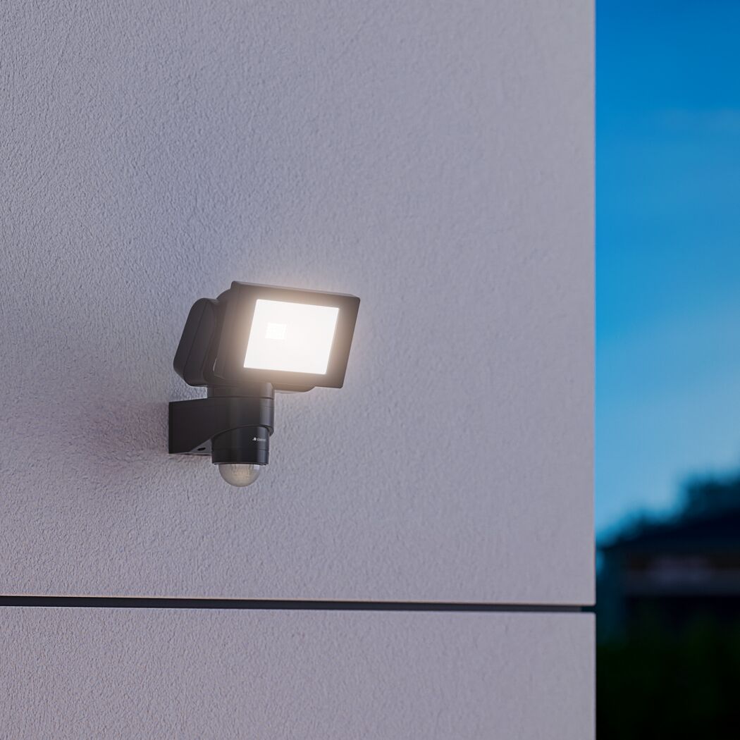 LED-Außenwandstrahler 'LS 150/LS 300' mit Bewegungssensor 14,7 W 1375 lm neutralweiß IP 44 15,5 x 21 cm