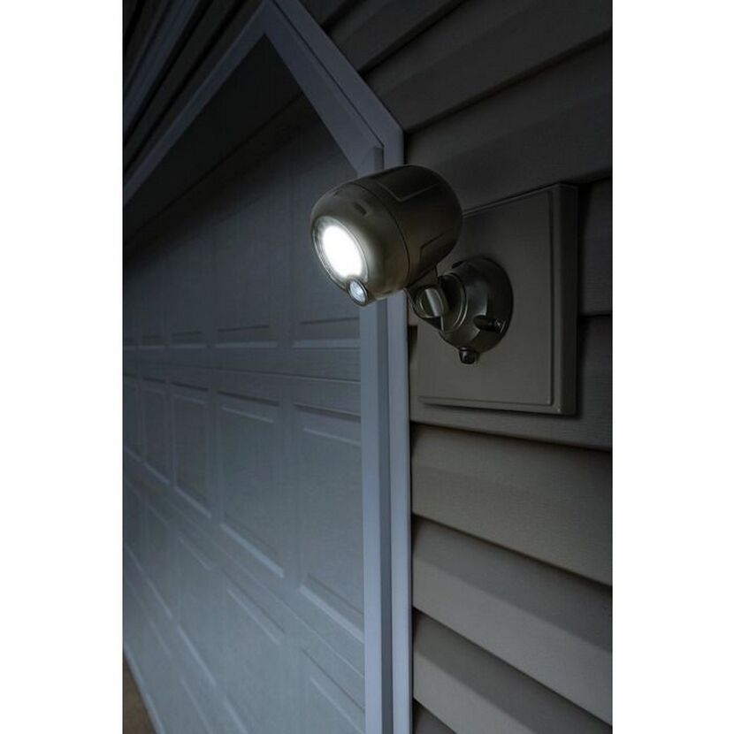 Mr. Beams LED-Strahler mit Bewegungsmelder an Hauswand