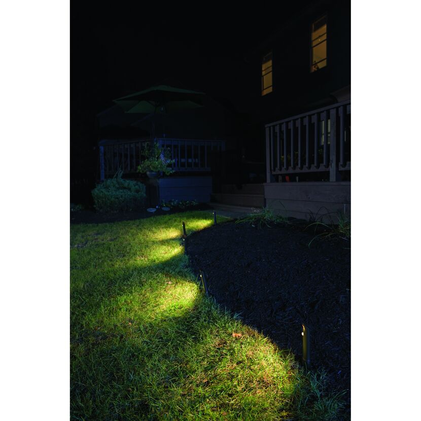 Beleuchteter Gartenweg mit Mr. Beams Wegeleuchten
