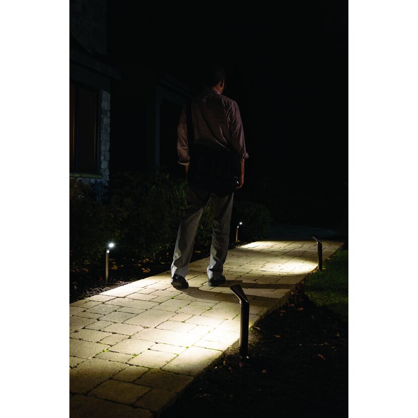 Beleuchteter Weg mit Mr. Beams Wegelicht