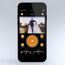 Smartphone mit Kamera-App und Paketbote