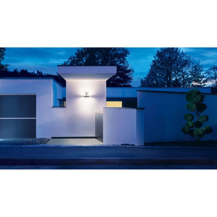 Hausnummernleuchte an Hauswand