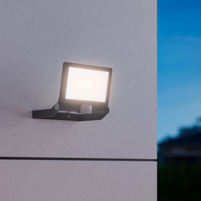 LED-Wandstrahler 'XLED ONE XL S' mit Bewegungsmelder anthrazit 25,9 x 21,5 cm 42,6 W