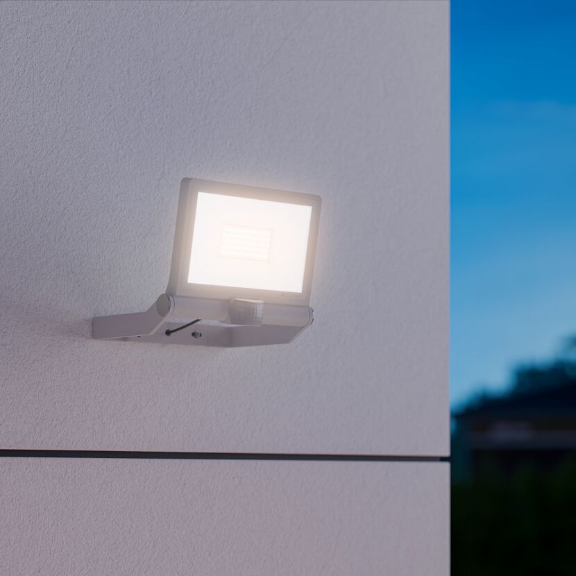 LED-Wandstrahler 'XLED ONE XL S' mit Bewegungsmelder weiß 25,9 x 21,5 cm 42,6 W