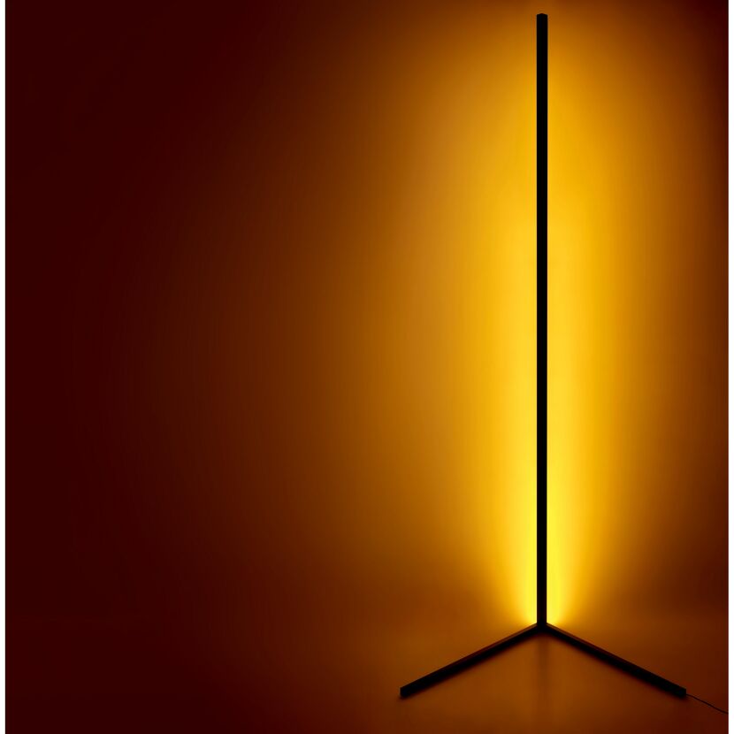 LED-Eckstehleuchte in Schwarz mit eingeschaltetem Licht